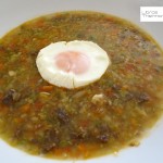 sopa de verduras y butifarrón con huevo poché